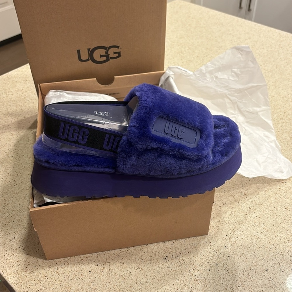 Uggs - image 2